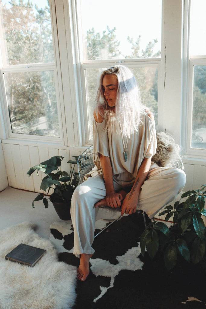 Peek A Boo Cold Shoulder x Drifter Flare Leg SET